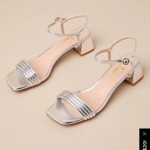 Lulus silver strappy high heel sandle, size 7